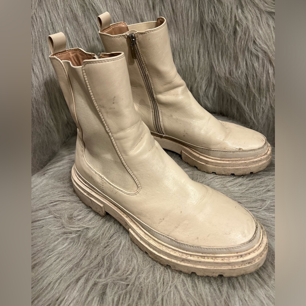 Cream boot